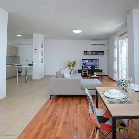 Grand View Apartment *