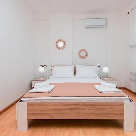 Grand View Apartment *