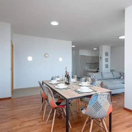 Grand View Apartment *