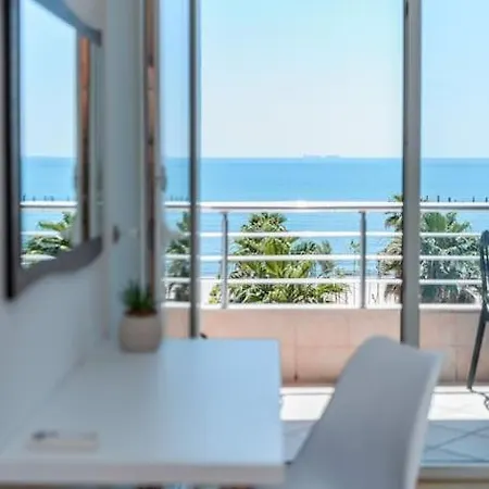 Grand View Apartment *