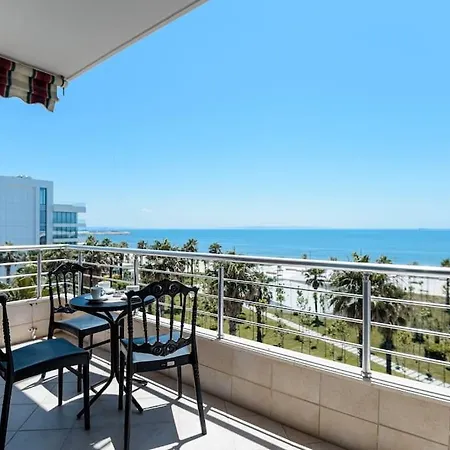 Grand View Apartment *
